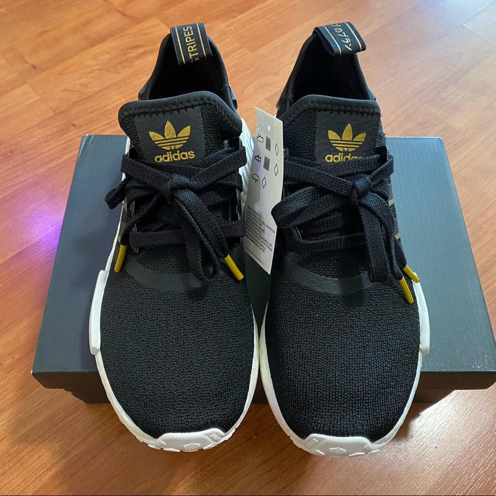 Adidas NMD_R1 ( with wrong shoes box)